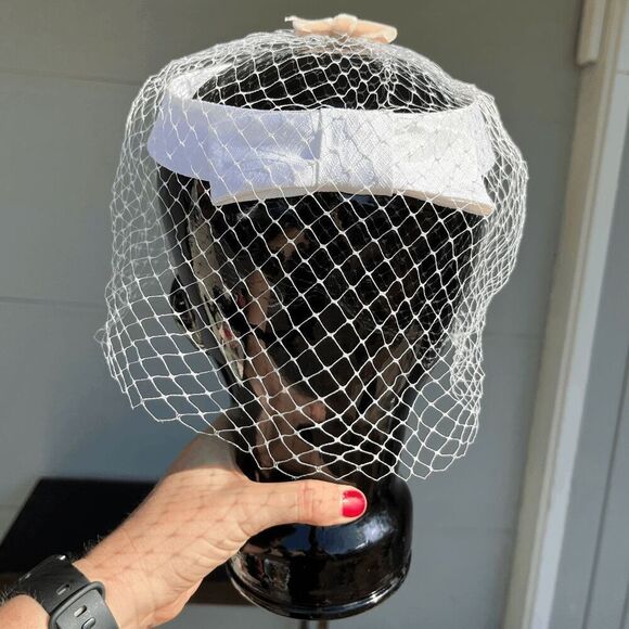 Vintage White Bow Veil Fascinator with Mesh Netting Birdcage Veil - Picture 3 of 7